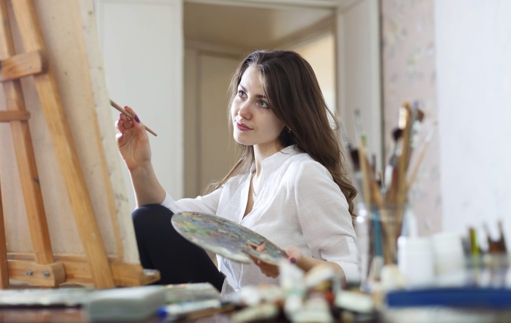 Art therapy offers an opportunity for creativity and expression. A woman who does painting. 